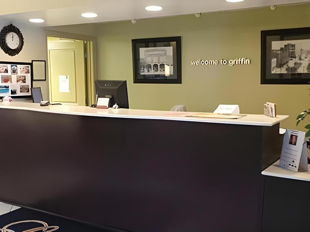 Americas Best Value Inn & Suites-Гриффин Экстерьер фото