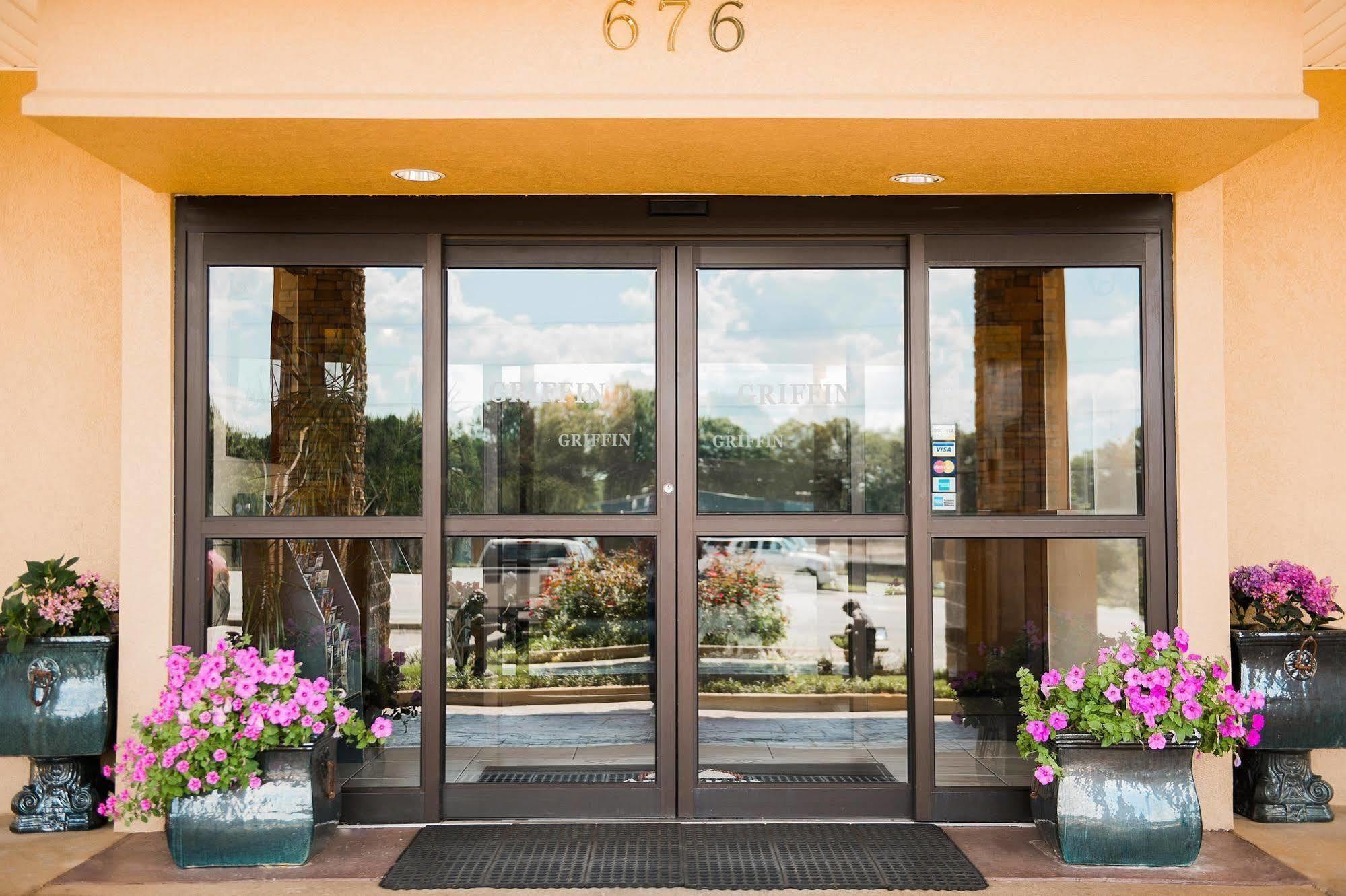Americas Best Value Inn & Suites-Гриффин Экстерьер фото