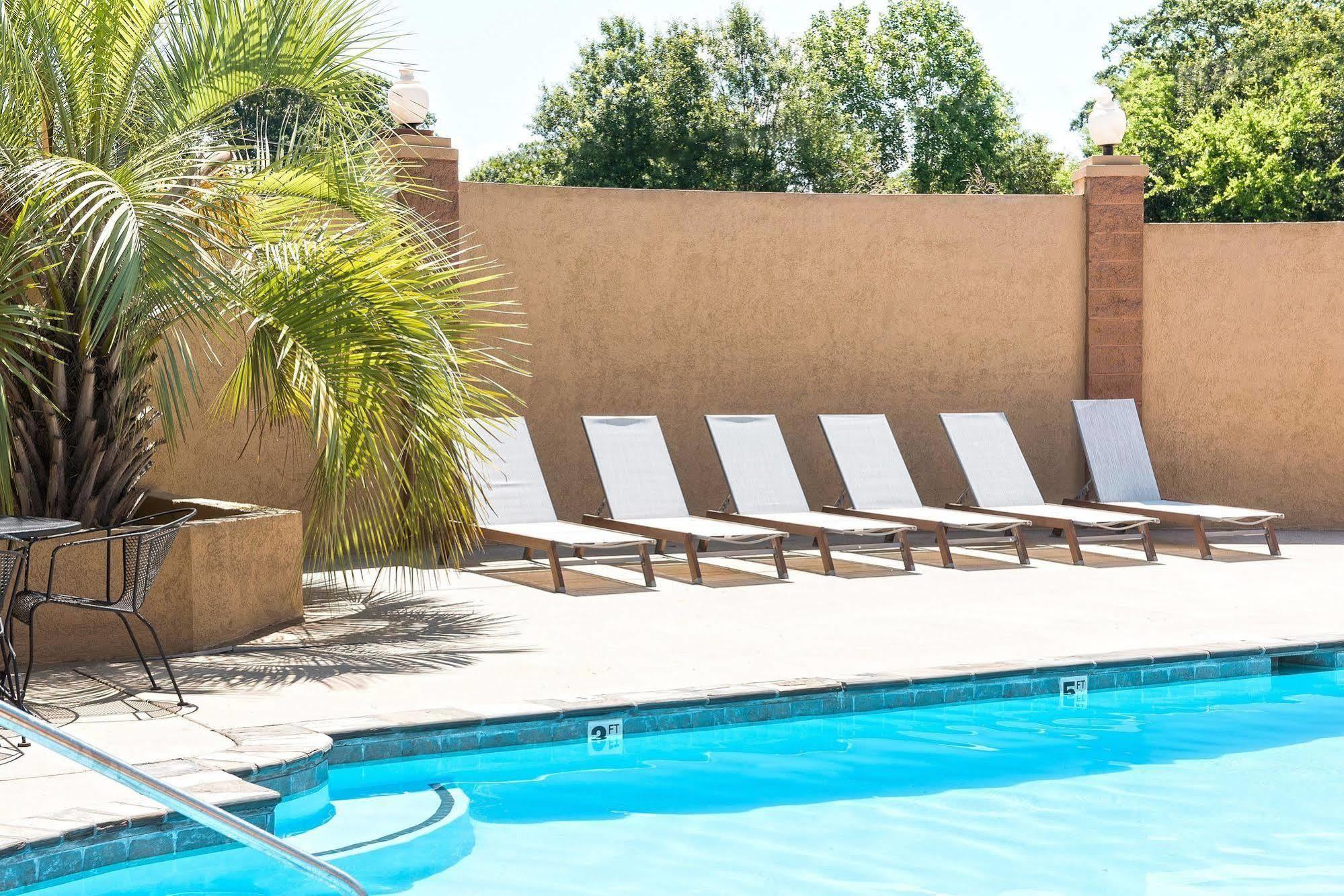 Americas Best Value Inn & Suites-Гриффин Экстерьер фото