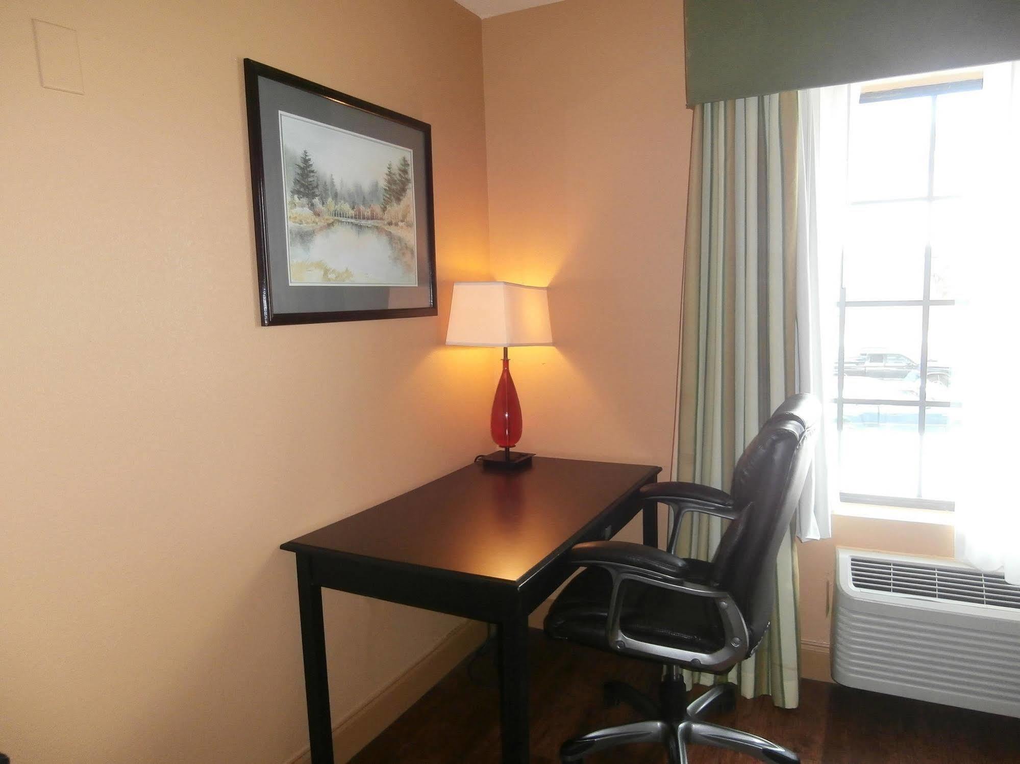 Americas Best Value Inn & Suites-Гриффин Экстерьер фото